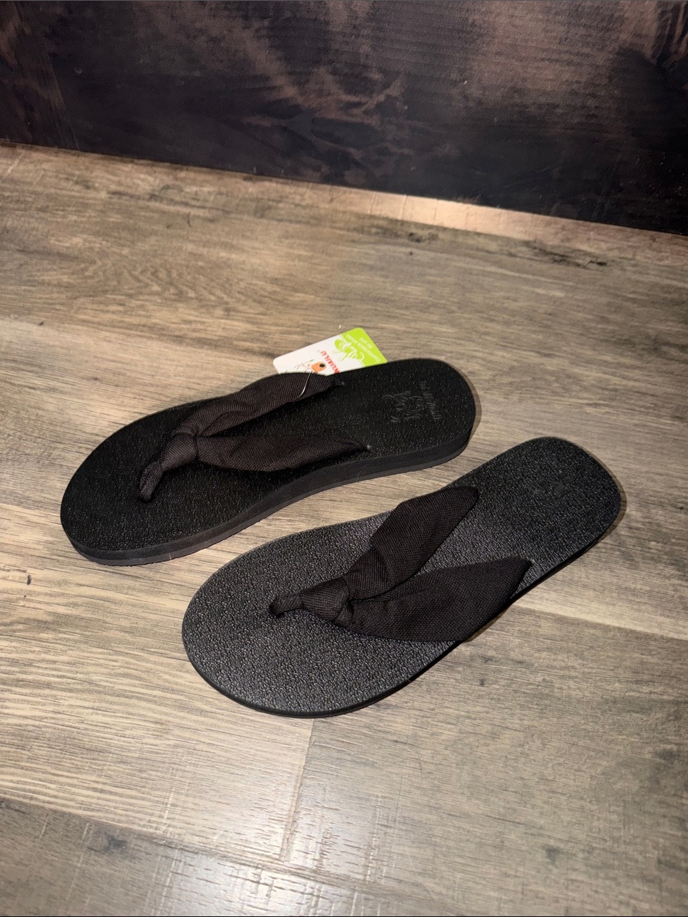 NWT KuaiLu Women's Yoga Mat Arch Support Flip Flops Size 9 Black Cloth Strap